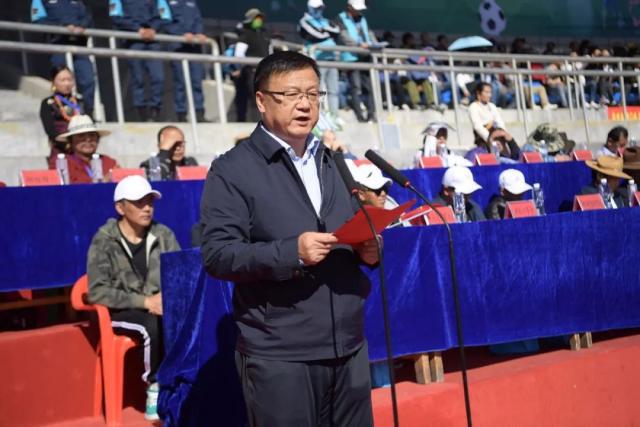 勇士半场微弱领先掘金，伦德博格表现抢眼